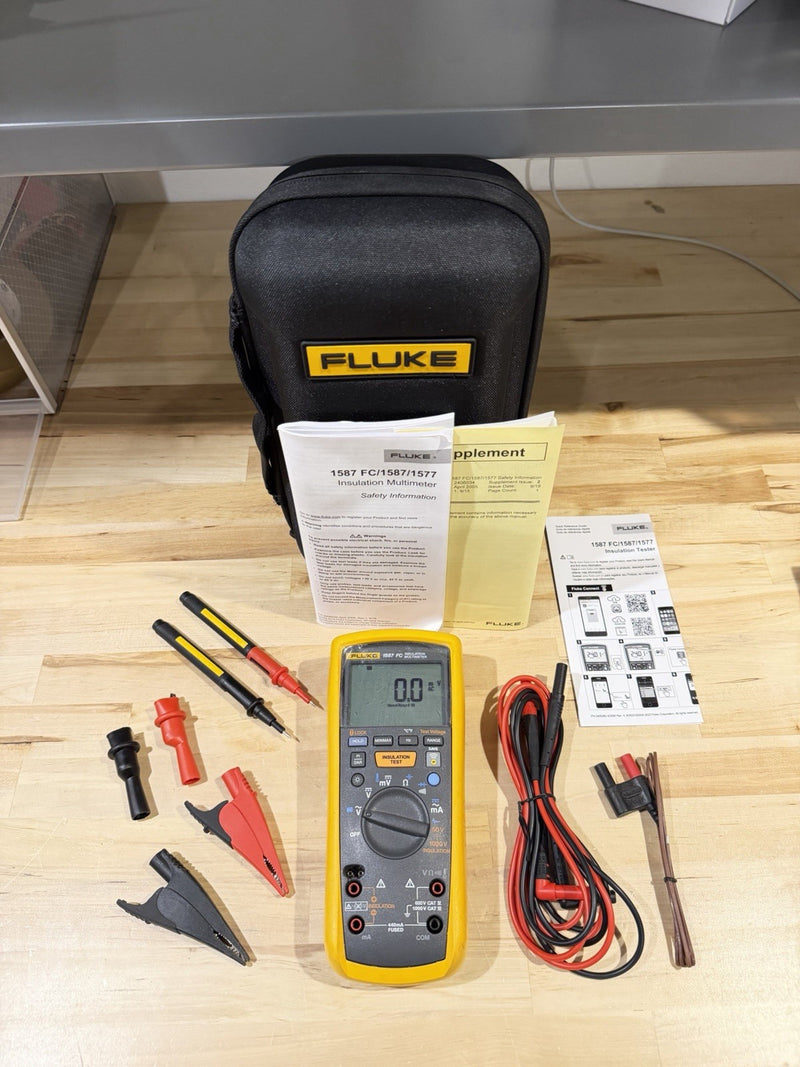FLUKE 1587 FC INSULATION MULTIMETER WITH LEADS & CASE TESTED