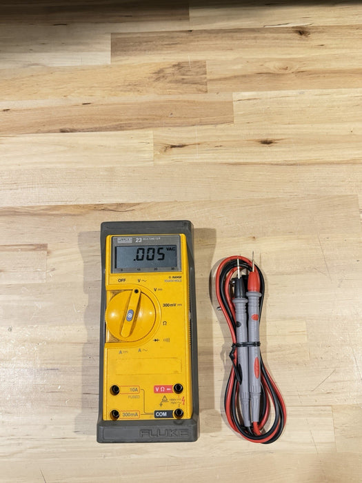 FLUKE 23 MULTIMETER W/ CASE & LEADS (TESTED) SHIPS FAST