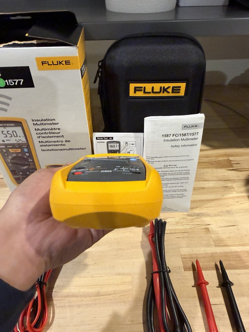 FLUKE 1577 INSULATION MULTIMETER W/ LEADS & CASE TESTED SHIPS FAST