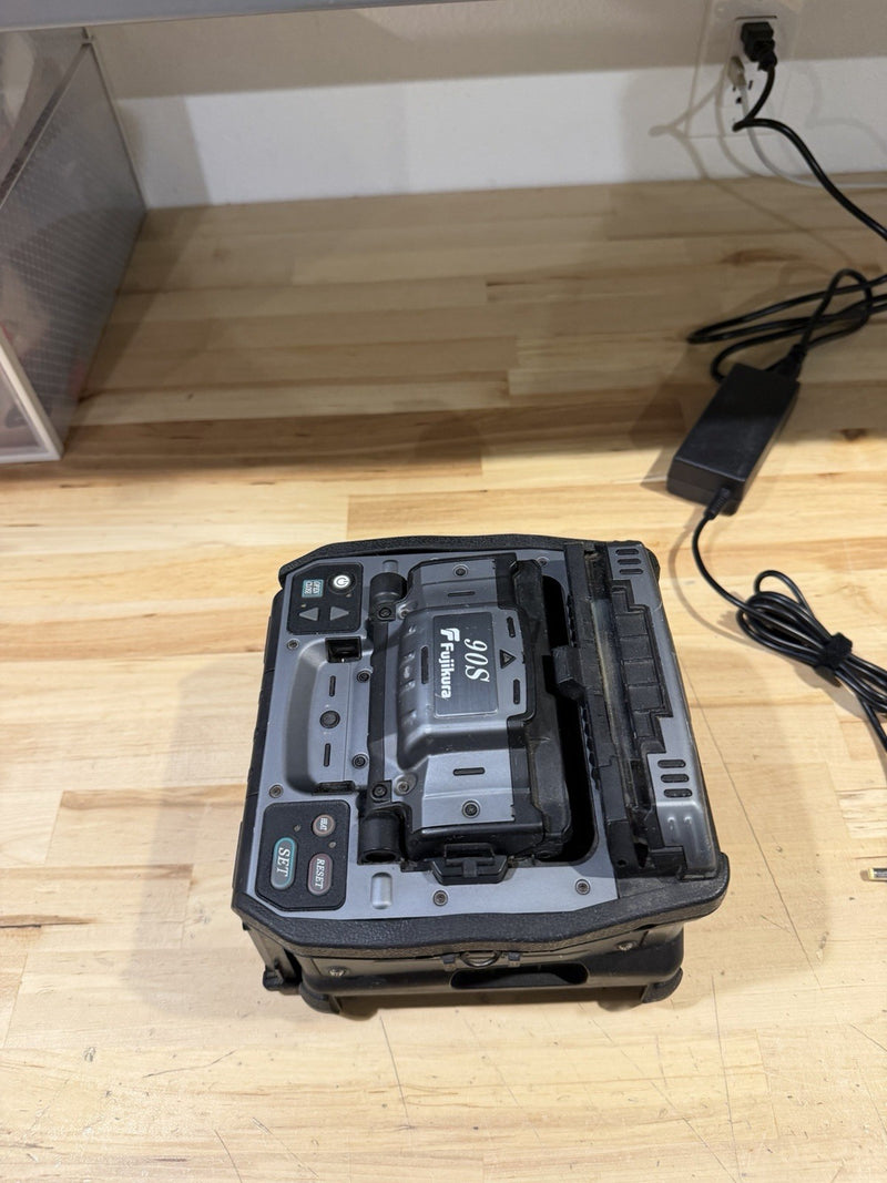 FUJIKURA 90S SM MM CORR ALIGNMENT FIBER FUSION SPLICER W/ CHARGER - SHIPS FREE