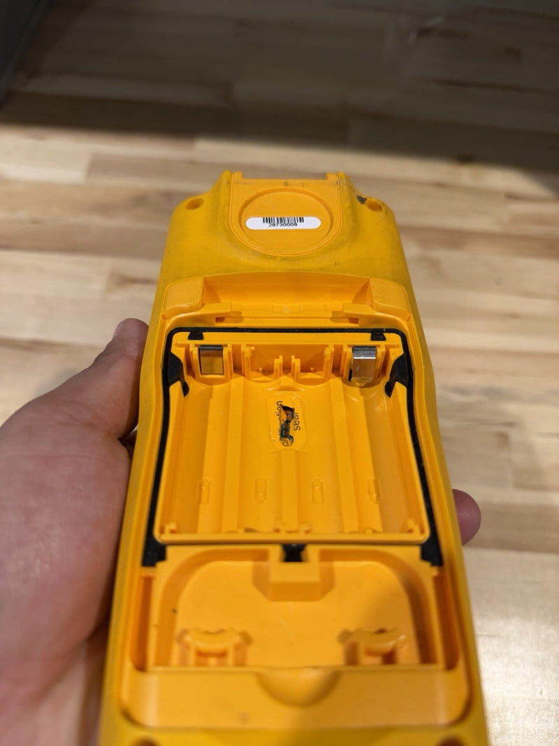 FLUKE 714B THERMOCOUPLE CALIBRATOR FOR PARTS
