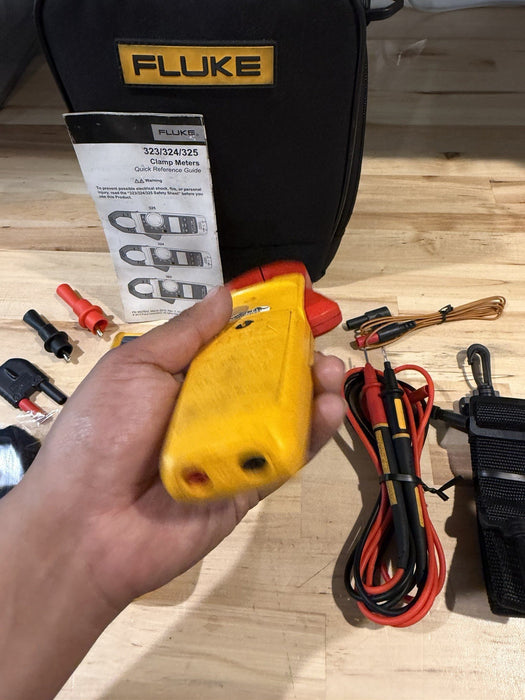 FLUKE 116/323 HVAC MULTIMETER COMBO KIT WITH ACCESSORIES TESTED