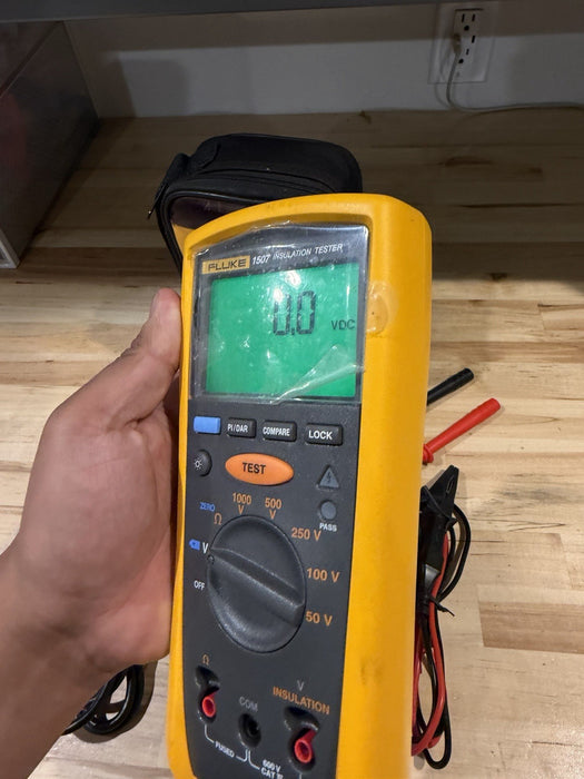 FLUKE 1507 INSULATION MULTIMETER W/ LEADS & CLIPS - SHIPS FAST