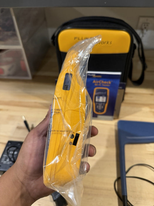 FLUKE NETWORKS AIRCHECK WIFI TESTER W/ ANTENNA & ACCESSORIES (NEW) RARE