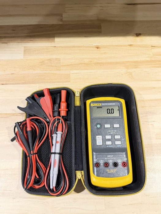 FLUKE 712B RTD CALIBRATOR W/ CASE & ACCESSORIES - TESTED