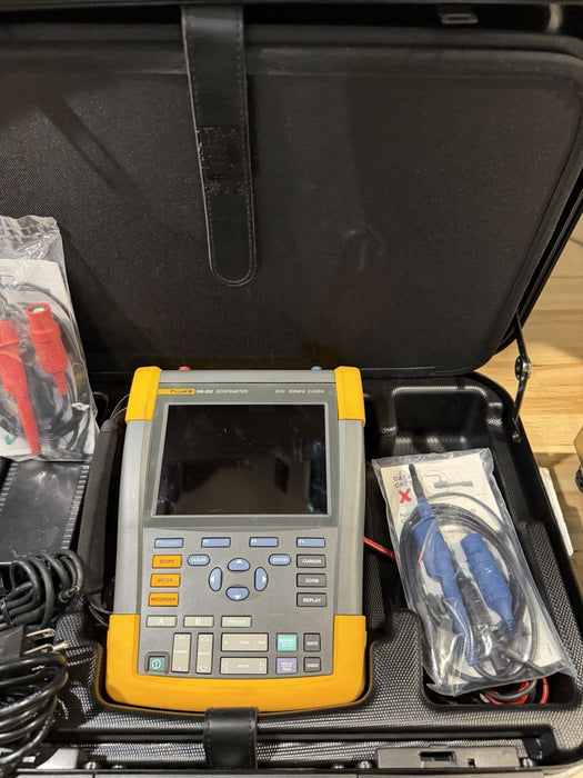 FLUKE 190-202 SCOPEMETER 2CH 200MHZ 2.5GS/S W/ ACCESSORIES (TESTED) SHIPS FREE