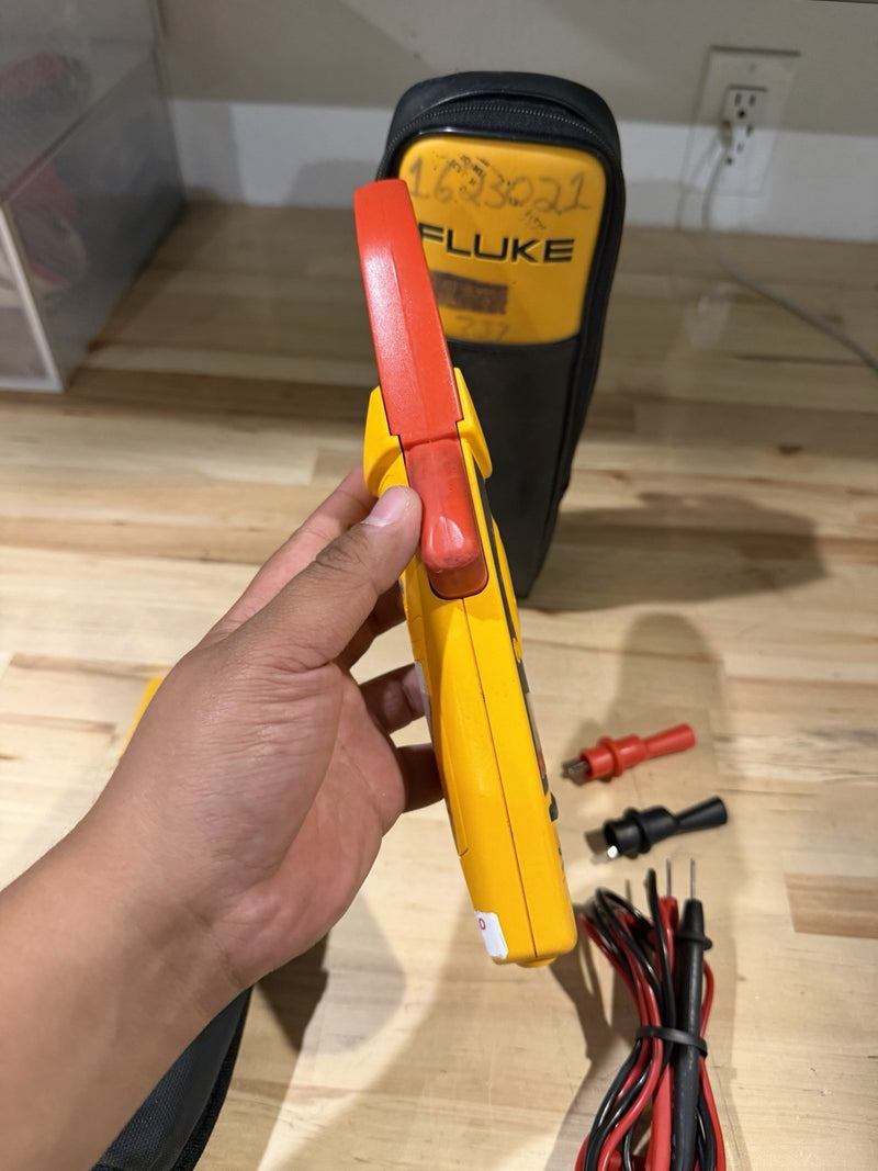 FLUKE 337 TRUE RMS AC/DC CLAMP METER WITH LEADS & BAG