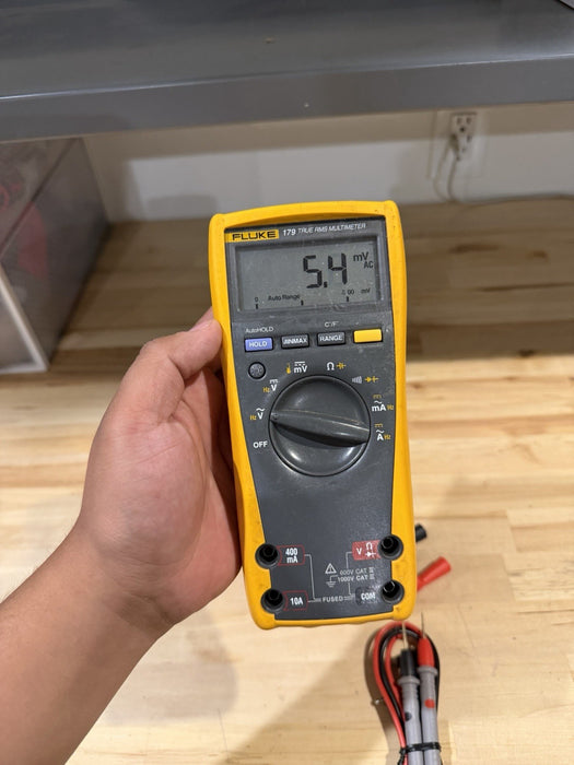 FLUKE 179 MULTIMETER W/ LEADS & CLIPS (SHIPS FAST)