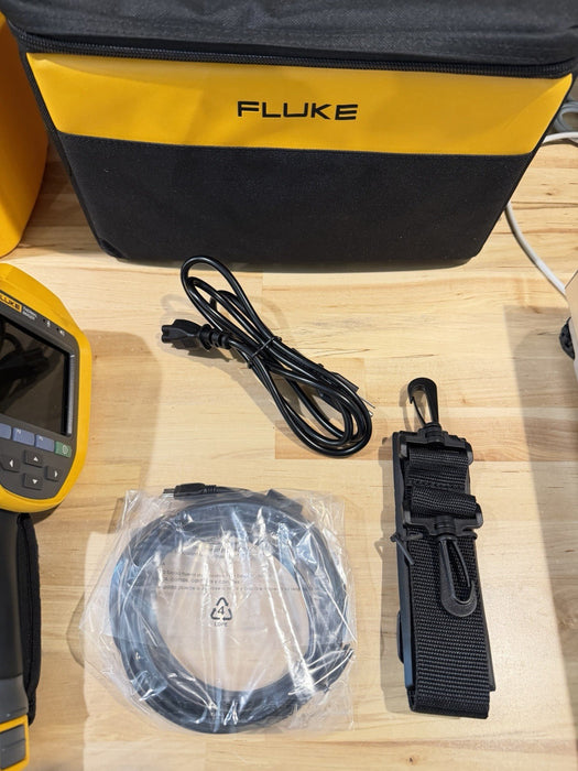 FLUKE TI480PRO IR CAMERA 60HZ 640 X 480 2 BATTERIES W/ CHARGE & CASE -SHIPS FREE