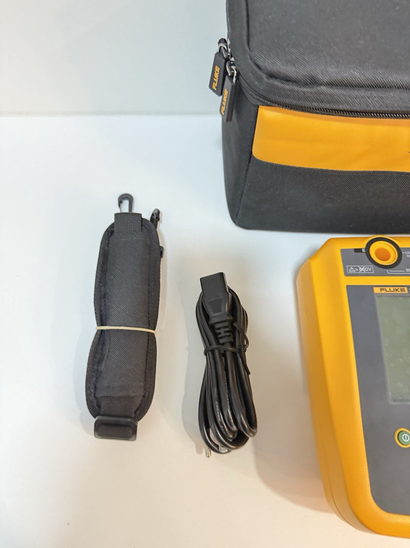 FLUKE 1535 MEGOHMMETER INSULATION TESTER WITHBAG & CHARGER