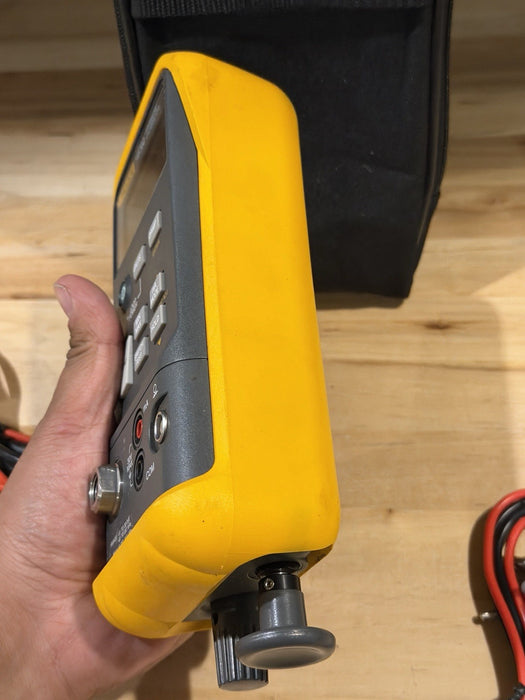 FLUKE 718 30G PRESSURE CALIBRATOR W/ LEADS & BAG (FREE SHIPPING) TESTED