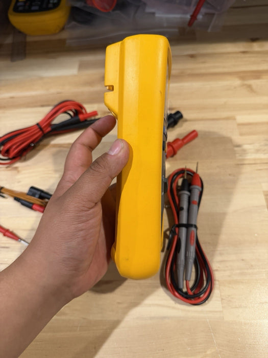 FLUKE 1587 DIGITAL INSULATION TESTER KIT W ACCESSORIES & LEADS - SHIPS FAST