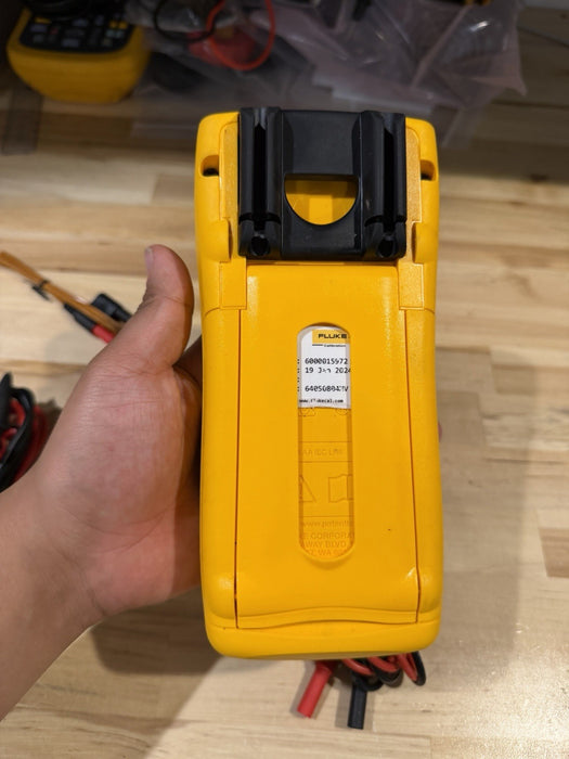 FLUKE 724 TEMPERATURE CALIBRATOR METER WITH LEADS & CLIPS TESTED