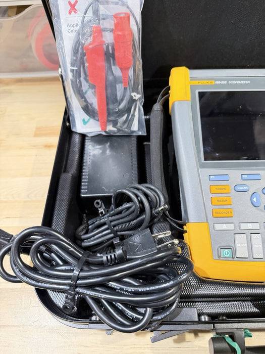 FLUKE 190-202 SCOPEMETER 2CH 200MHZ 2.5GS/S W/ ACCESSORIES (TESTED) SHIPS FREE