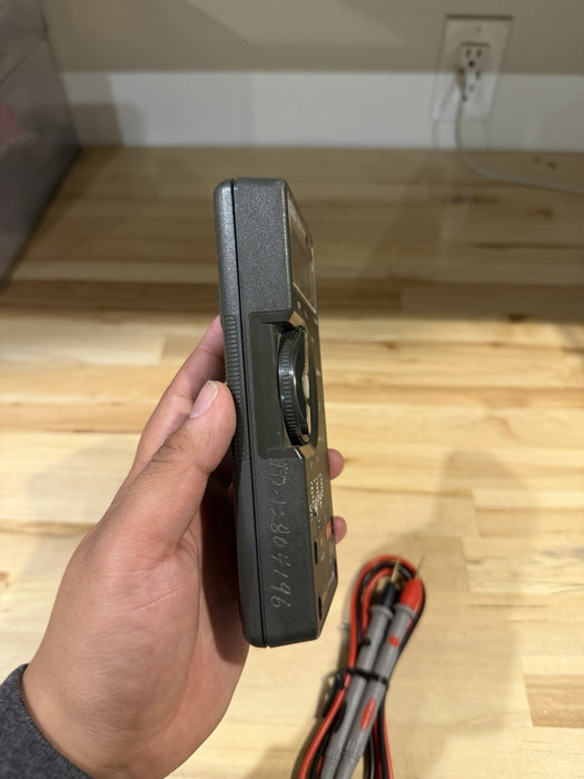 FLUKE 75 MULTIMETER WITH LEADS TESTED