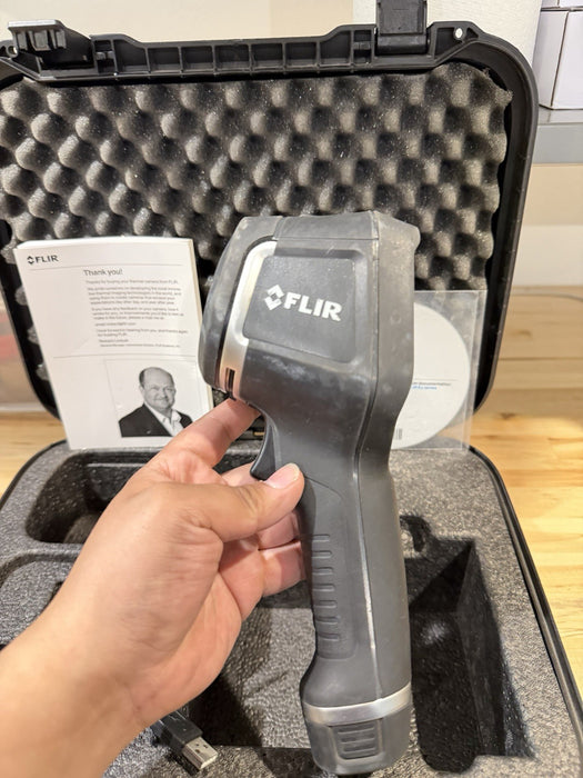 FLIR E5 THERMAL IMAGING CAMERA W/ BATTERY & CHARGER - SHIPS FAST