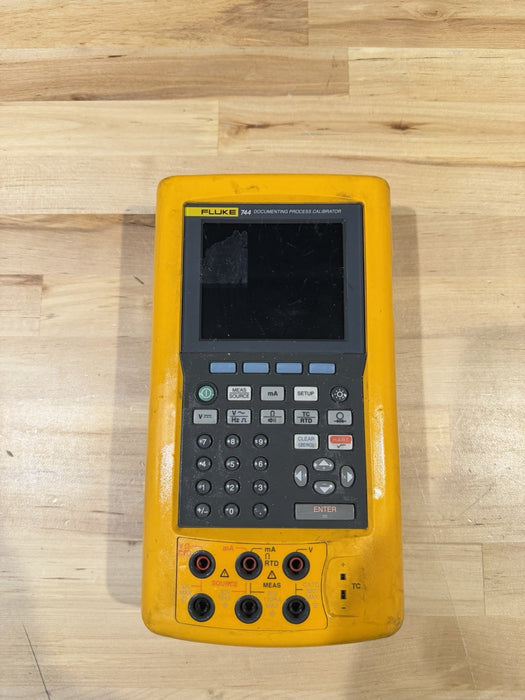 FLUKE 744 DOCUMENTING PRCESS CALIBRATOR (PARTS ONLY) FOR PARTS - DOESN’T WORK