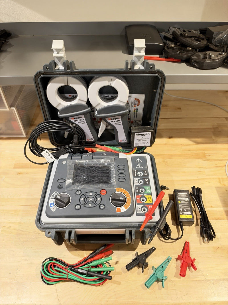 MEGGER DET2/3 GROUND TESTER W/ MCC1010 & MVC1010 CLAMP & LEDS -TESTED SHIPS FAST