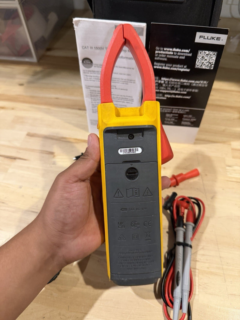 FLUKE 393 FC CAT III 1500V TRMS CLAMP METER W/LEADS TESTED