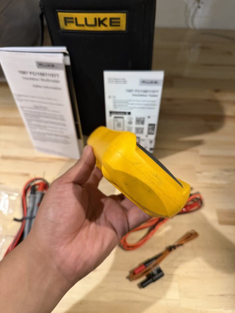 FLUKE 1587 FC 2 IN 1 HANDHELD DIGITAL INSULATION MULTIMETER WITH ACCESSORIES