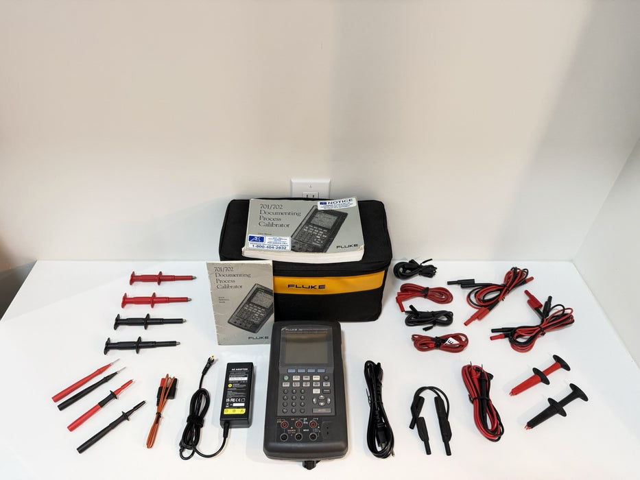 FLUKE 702 DOCUMENTING PROCESS CALIBRATOR WITH ACCESSORIES TESTED