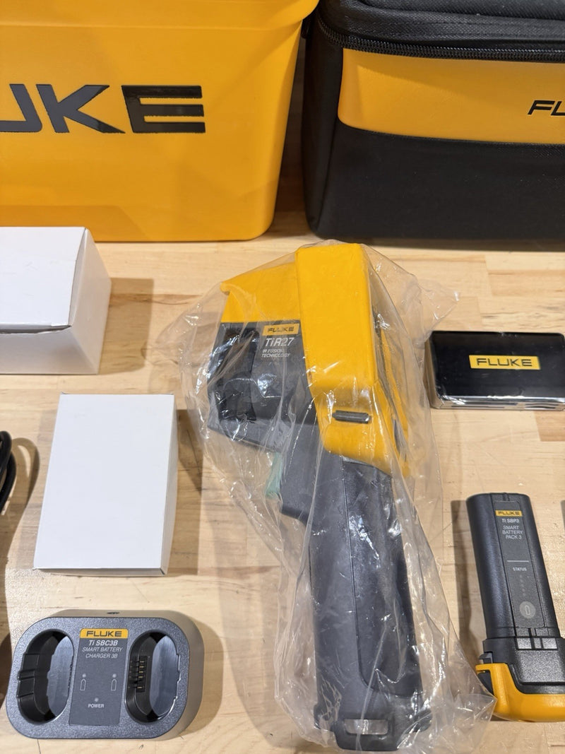 FLUKE TIR27 THERMAL IMAGER KIT 60HZ W/ BATTERIES & CHARGER TESTED RARE