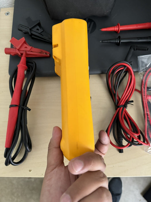 FLUKE 1507 INSULATION MULTIMETER WITH LEADS & BAG