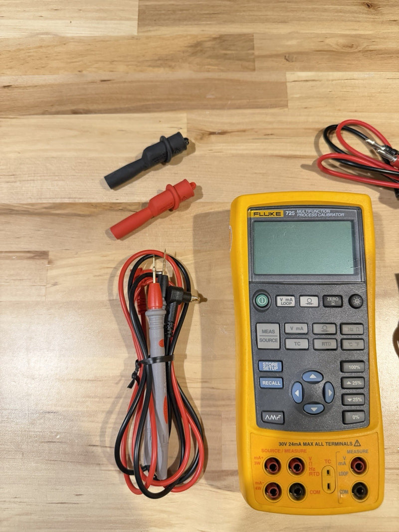 FLUKE 725 MULTIFUNCTION PROCESS CALIBRATOR WITH LEADS & CLIPS