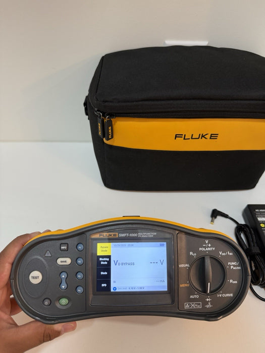 FLUKE SMFT-1000 MULTIFUNCTION PV ANALYZER WITH BAG & CHARGER TESTED