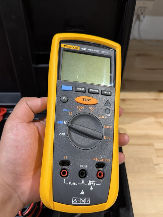 FLUKE 1507 INSULATION MULTIMETER WITH LEADS & CLIPS
