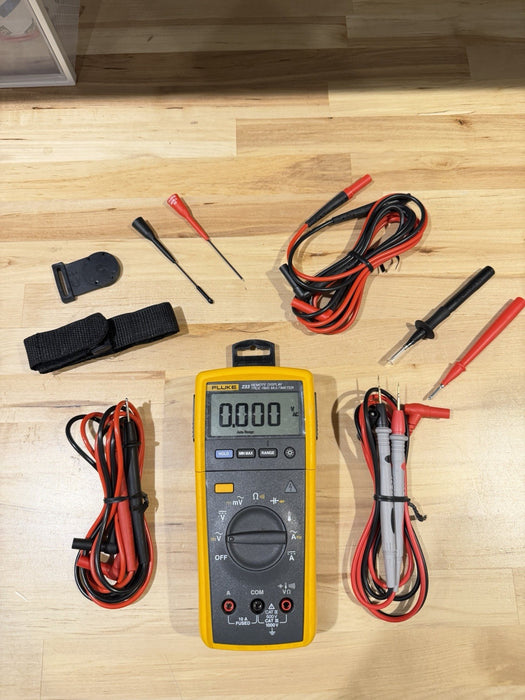 FLUKE 233 REMOTE DISPLAY AUTOMOTIVE DIGITAL  MULTIMETER KIT (FREE SHIPPING)