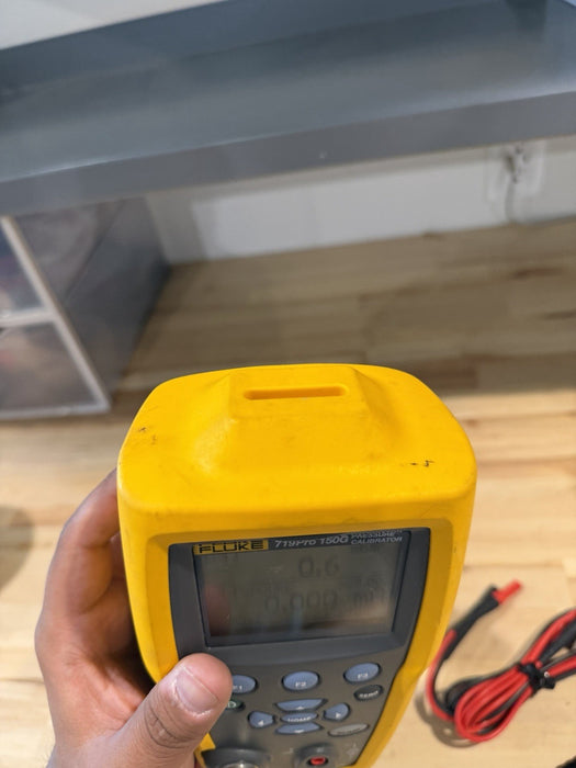 FLUKE 719 PRO 150G ELECTRIC PRESSURE CALIBRATOR W/ ACCESSORIES (SHIPS FREE)