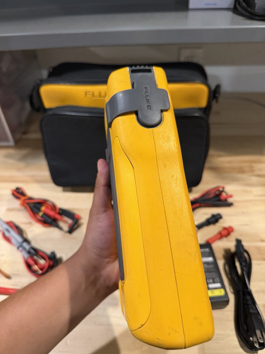 FLUKE 754 DOCUMENTING PROCESS CALIBRATOR WITH ACCESSORIES TESTED