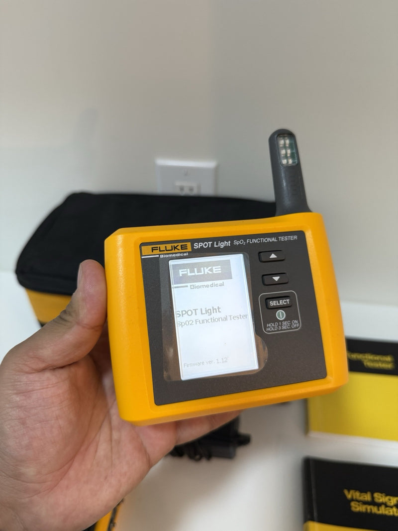 FLUKE BIOMEDICAL PROSIM 4 & SPOT LIGHT KIT WITH BAG & CHARGER TESTED