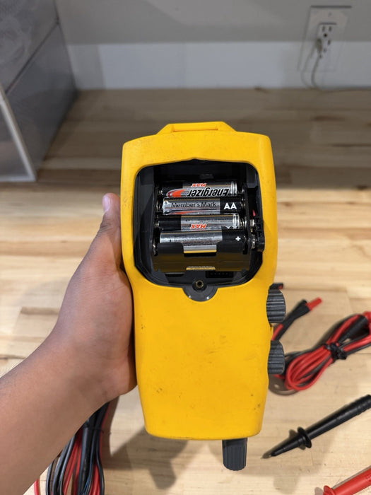 FLUKE 719 PRO 150G ELECTRIC PRESSURE CALIBRATOR W/ ACCESSORIES (SHIPS FREE)