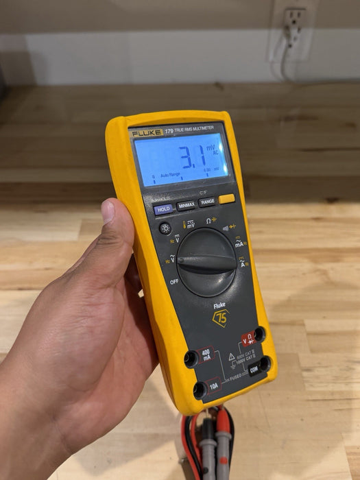 FLUKE 179 MULTIMETER W/ LEADS & CLIPS (SHIPS FAST)