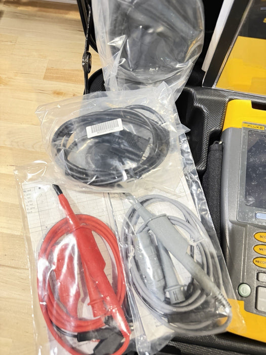 FLUKE 199C 200MHZ 2.5GS/S SCOPEMETER COLOR WITH ACCESSORIES