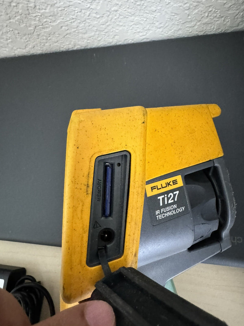 FLUKE TI27 60HZ 240 X 180 THERMAL IMAGING CAMERA WITH BATTERY & CHARGER-