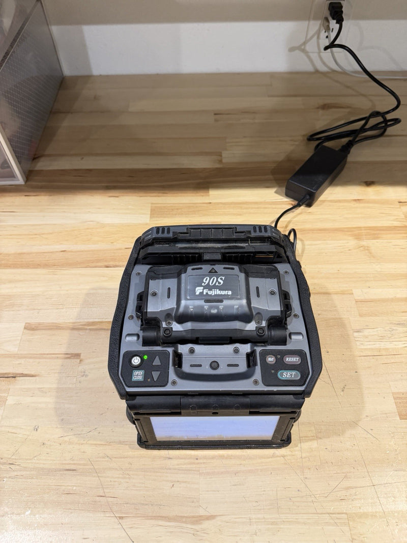 FUJIKURA 90S SM MM CORR ALIGNMENT FIBER FUSION SPLICER W/ CHARGER - SHIPS FREE
