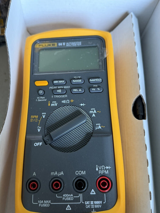 FLUKE 88V AUTOMOTIVE MULTIMETER (NEW FACTORY SEALED) SHIPS FAST
