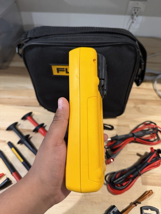 FLUKE 789 PROCESS METER W/ ACCESSORIES (TESTED) EXCELLENT CONDITION