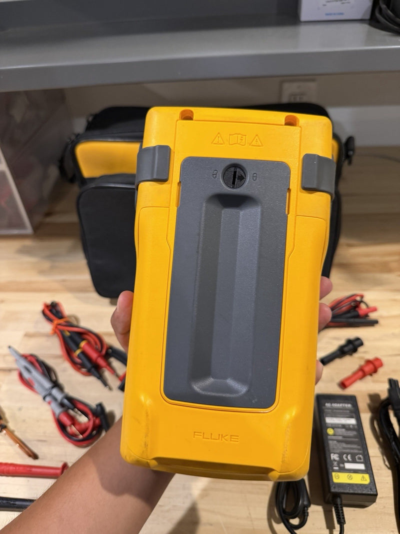 FLUKE 753 DOCUMENTING PROCESS CALIBRATOR WITH ACCESSORIES TESTED