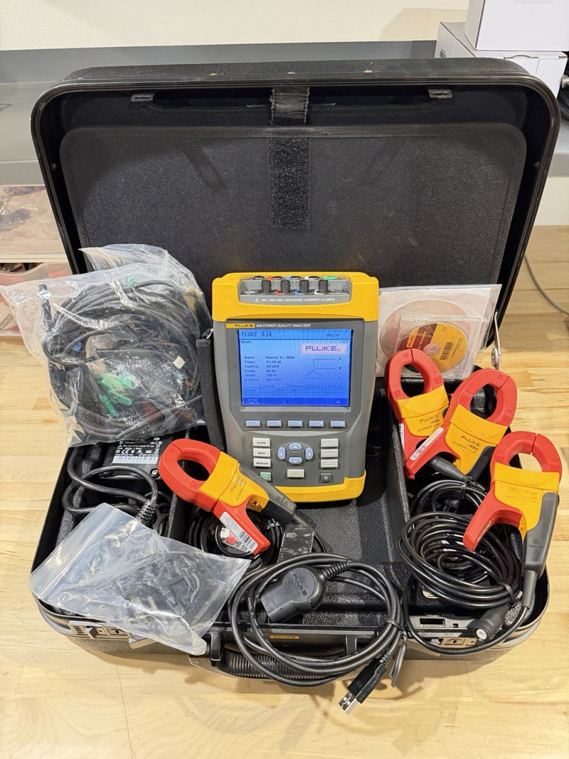 FLUKE 434 SERIES POWER QUALITY ANALYZER KIT WITH ACCESSORIES TESTED