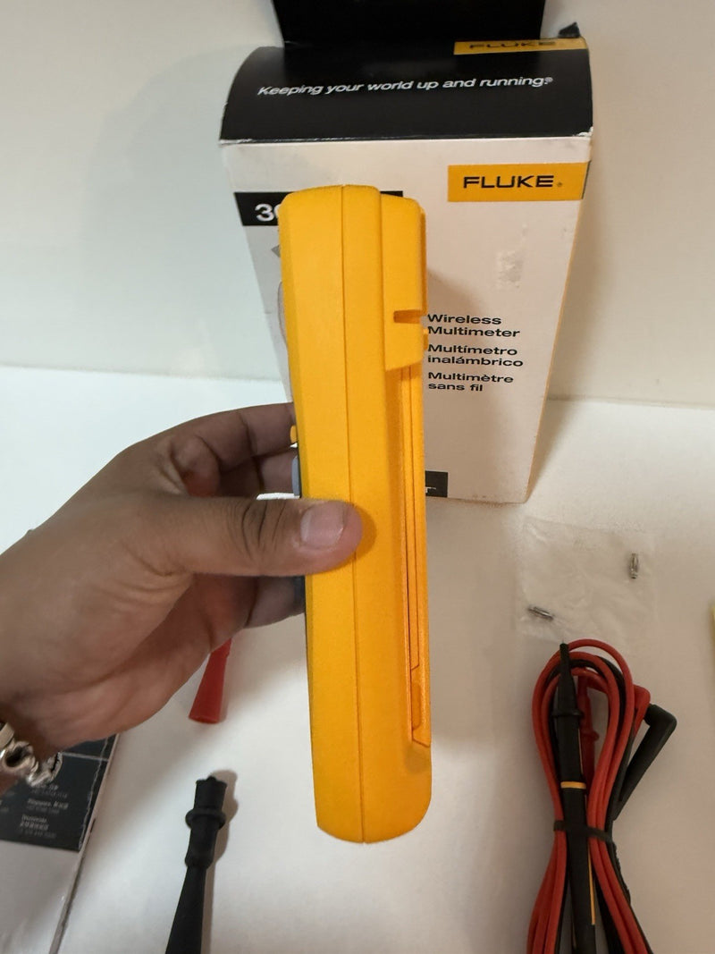 FLUKE 3000 FC WIRELESS DIGITAL MULTIMETER MFD 2025