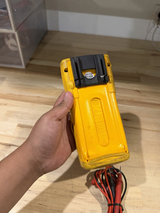 FLUKE 189 TRUE RMS MULTIMETER WITH LEADS & CLIPS TESTED