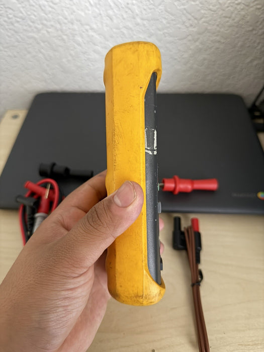 FLUKE 52 II THERMOCOUPLE THERMOMETER WITH PROBE & LEADS