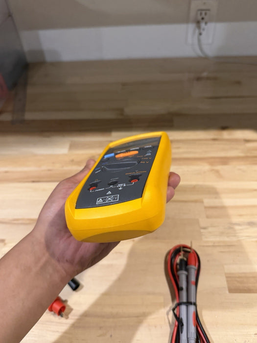 FLUKE 1507 INSULATION MULTIMETER W/ LEADS  - SHIPS FAST