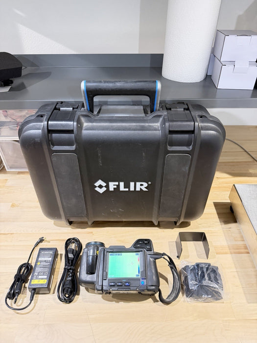 FLIR T440 THERMAL IMAGING CAMERA W/ ACCESSORIES & CASE (TESTED) FREE SHIPPING