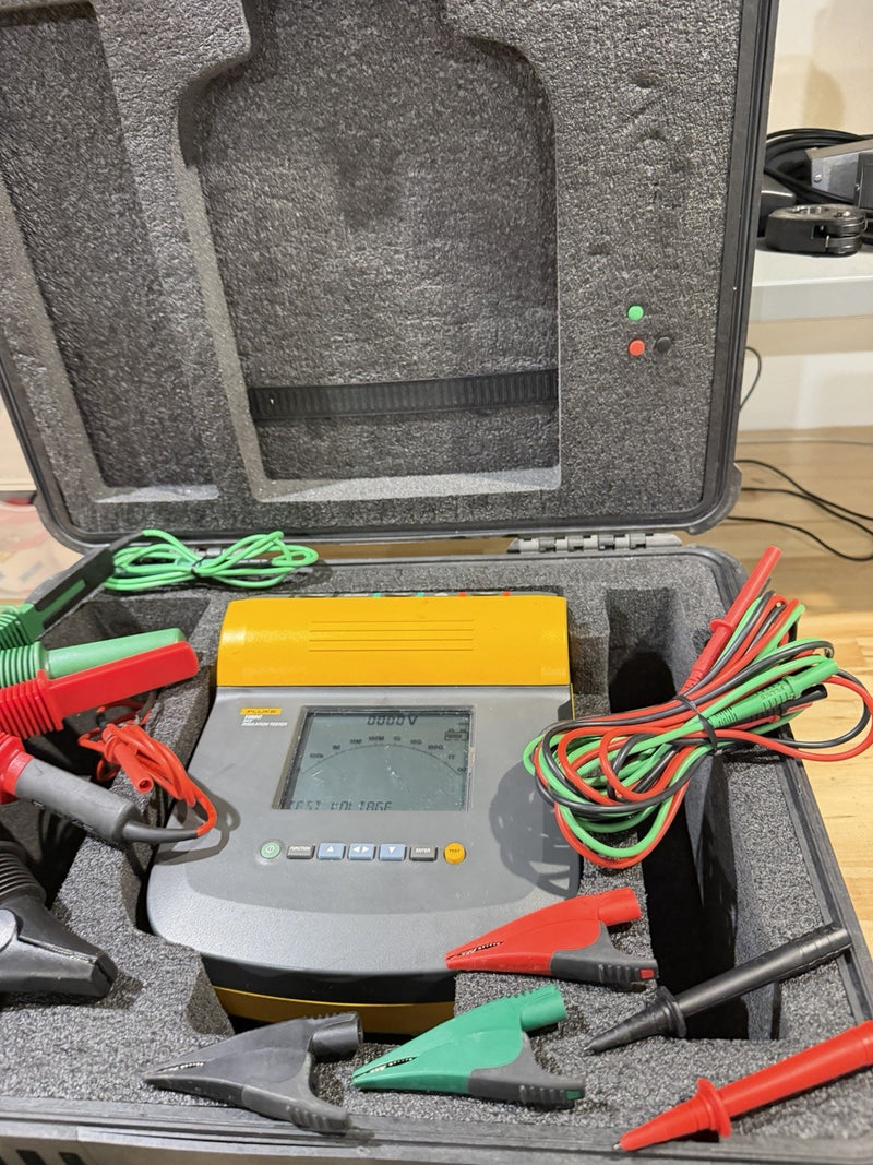 FLUKE 1550C 5KV INSULATION TESTER W LEADS & CASE - FREE SHIPPING
