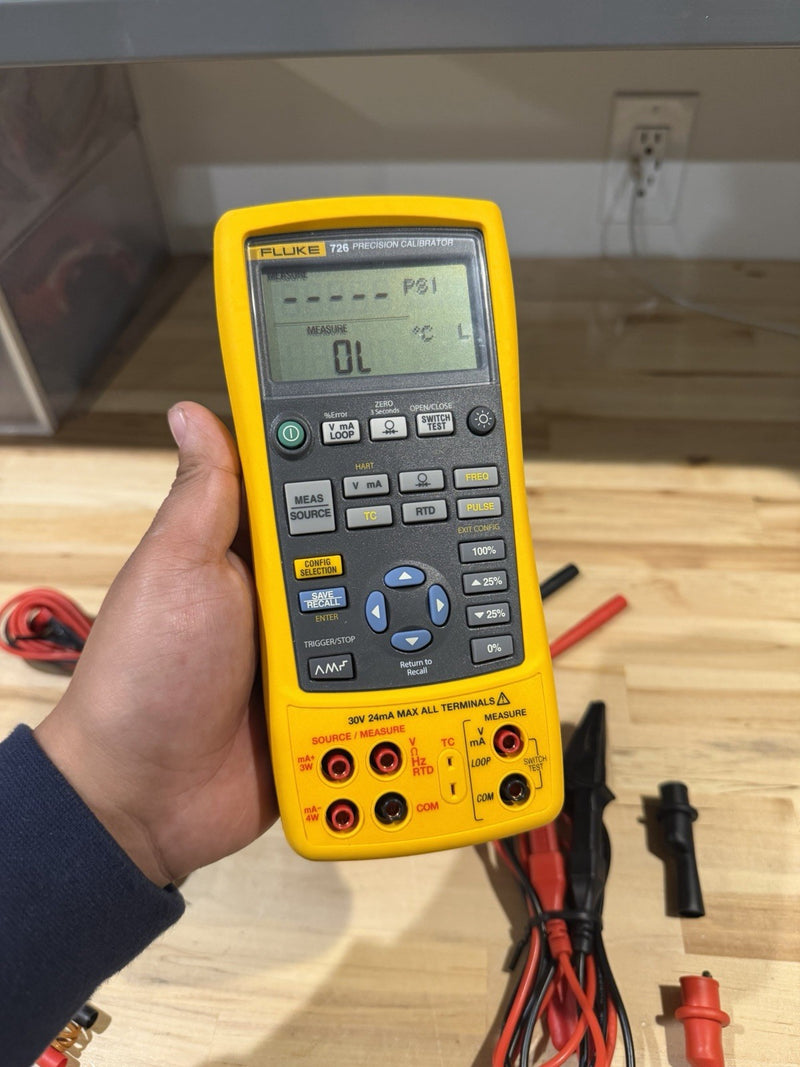 FLUKE 726 PRECISION CALIBRATOR WITH LEADS & ACCESSORIES TESTED
